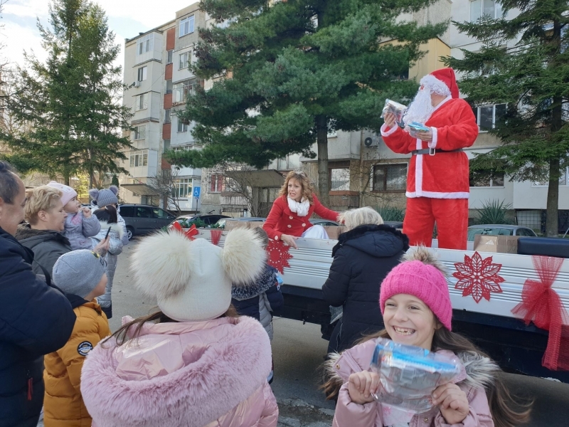 Коледният дух завладя Свищов.