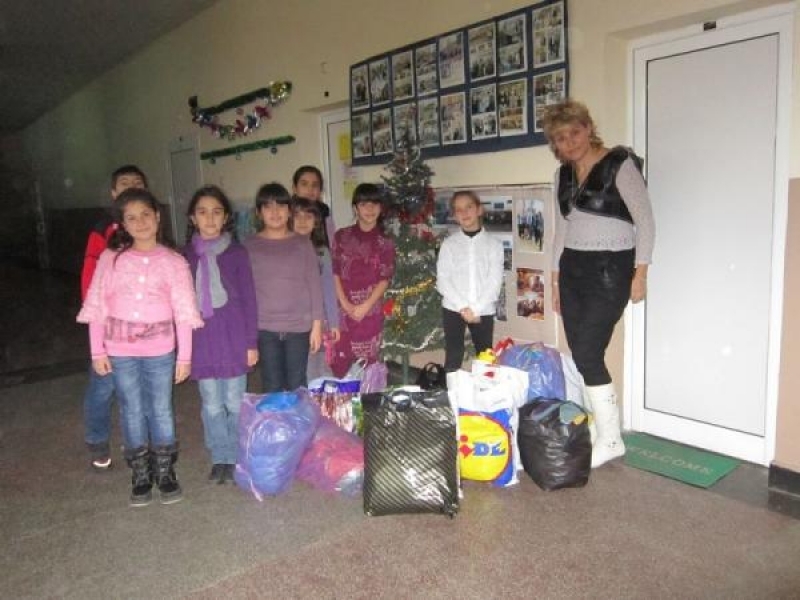 Благотворителна акция на децата и учениците от всички класове в СОУ „Николай Катранов”