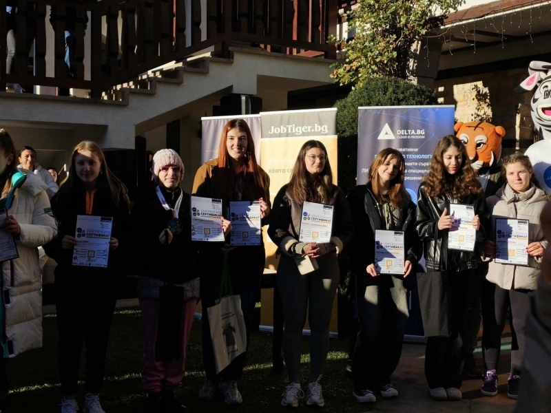 Възпитаничка на ПДТГ „Димитър Хадживасилев“ с отличие на Национално състезание по творческо писане 