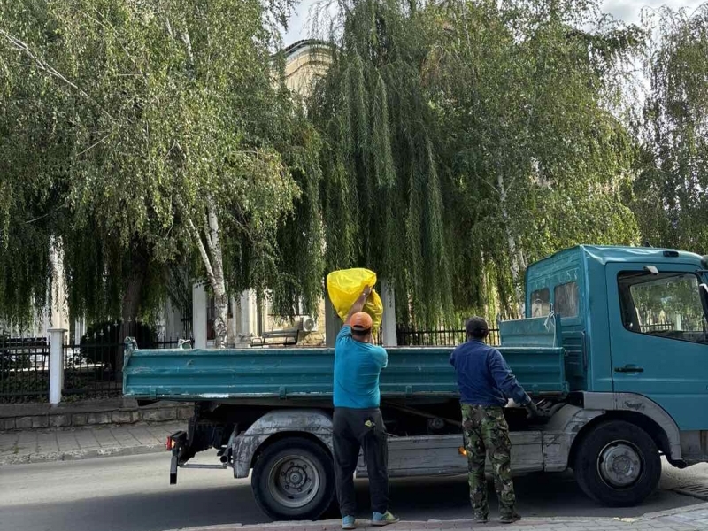 350 жители на Свищов взеха участие в кампанията "Да изчистим България заедно" 