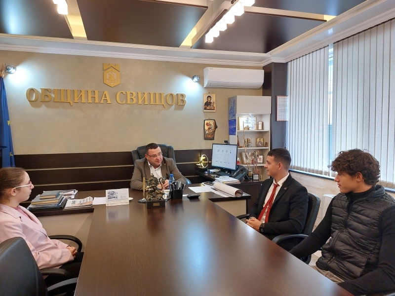 С подкрепата на Младежки център в Свищов бе реализирана инициативата „МЕНИДЖЪР ЗА ЕДИН ДЕН“