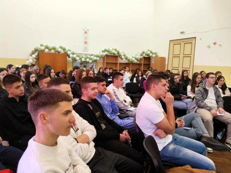Актрисата Гергана Стоянова гостува в СУ „Николай Катранов“ - Свищов