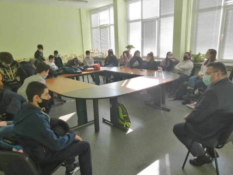 Кметът на Свищов се срещна с ученици от СУ „Николай Катранов“