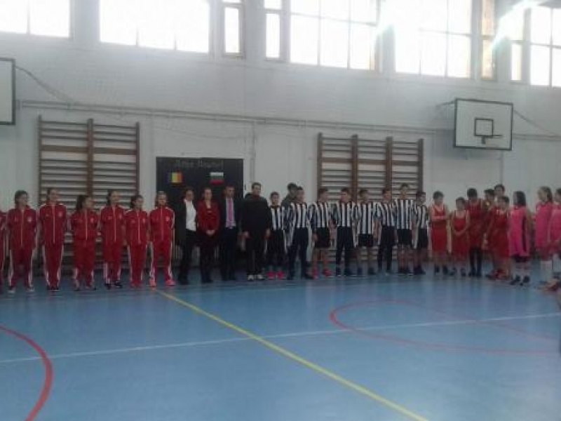 Баскетболистите на СУ "Димитър Благоев"- Свищов се върнаха с победи от турнир между училища на Румъния и България 