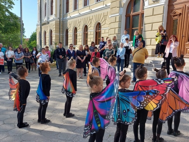 ДИСКУСИОНЕН ФОРУМ „ИНСТИТУЦИИ. ДЕЦА. БЕЗОПАСНОСТ.“  СЕ ПРОВЕДЕ В СВИЩОВ