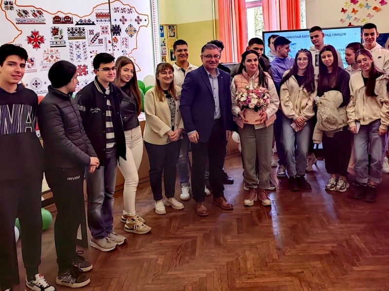 Актрисата Гергана Стоянова гостува в СУ „Николай Катранов“ - Свищов