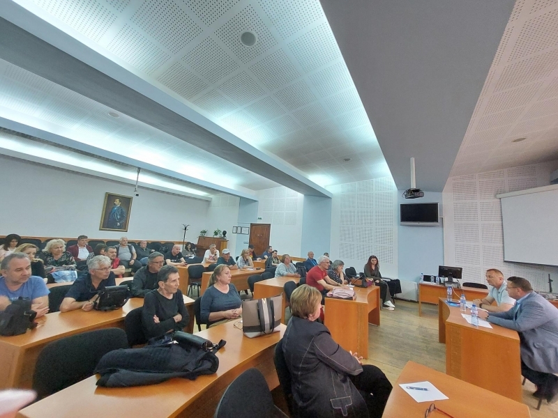 Кметът на Свищов проведе среща с председателите на 19-те одобрени за саниране блокове в крайдунавския град 