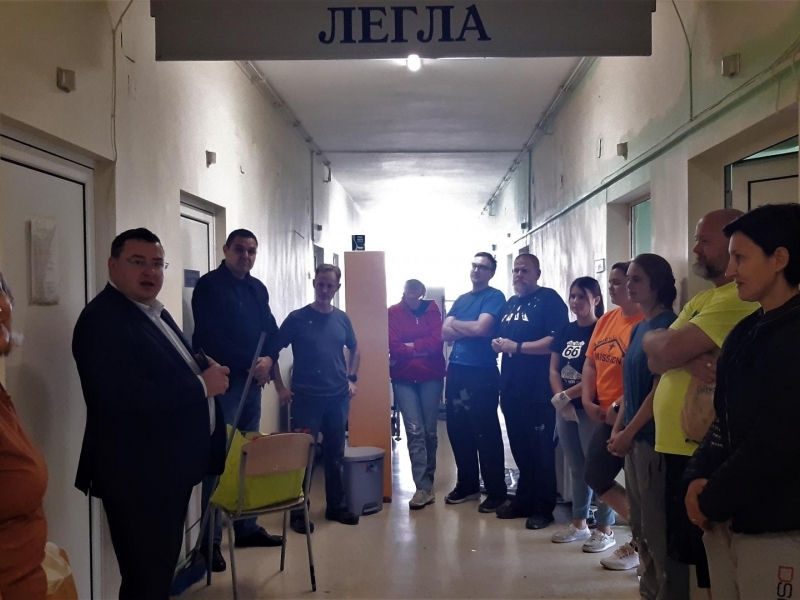 Доброволци от организацията „Хана Проджект“ за пореден път оказват подкрепа на болницата в Свищов 
