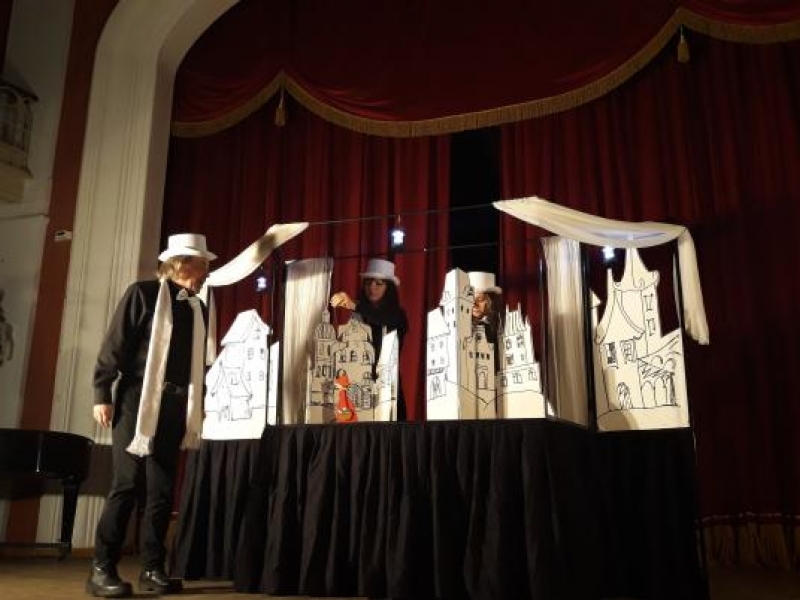 Община Свищов за поредна година зарадва с коледно театрално представление малчуганите от детските градини 