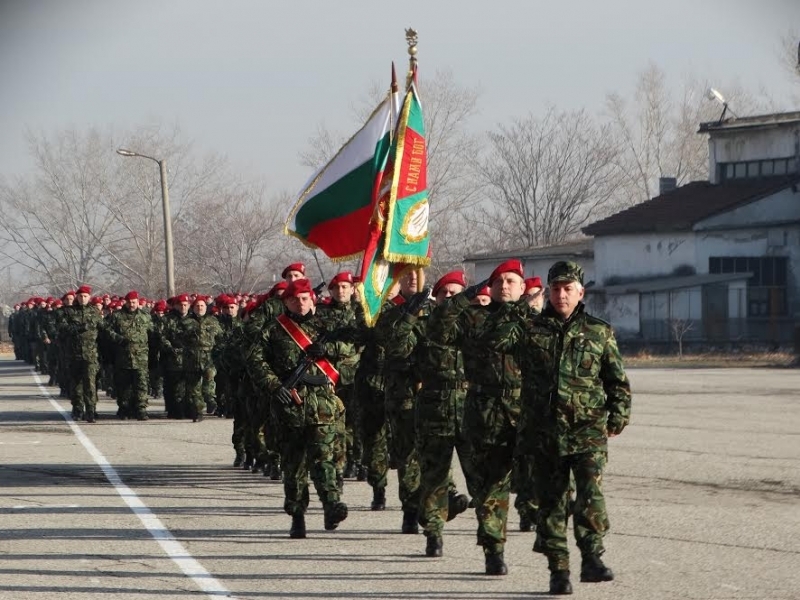 Обявени са 265 войнишки длъжности за приемане на военна служба на лица, завършили граждански, средни или висши училища в страната и в чужбина, във военни формирования от състава на Сухопътните войски 