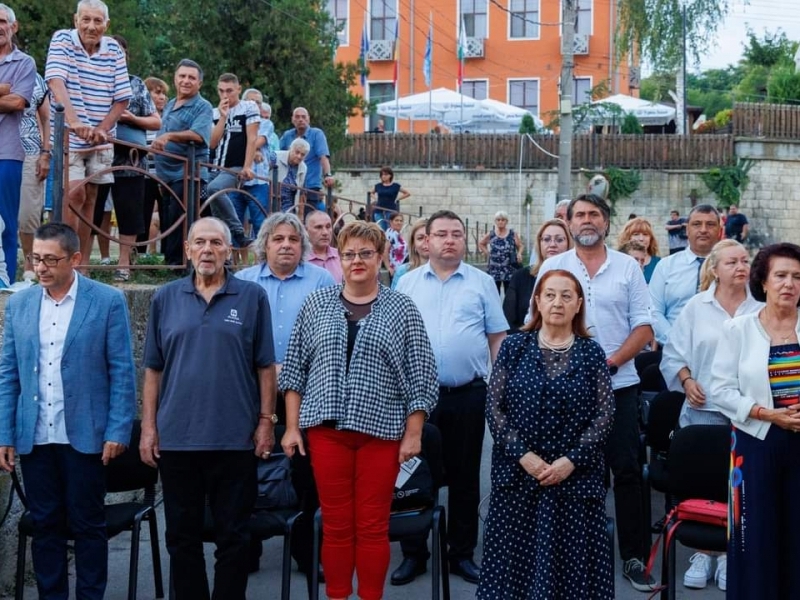 С церемония по награждаване и концерт на оркестър „Канарите“ бе сложен финал на десетото издание на МФФ „Фолклорен извор“ 