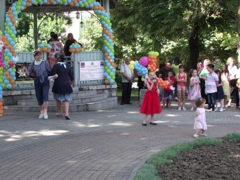 Детски смях, игри и танци в центъра на Свищов за 1 юни 