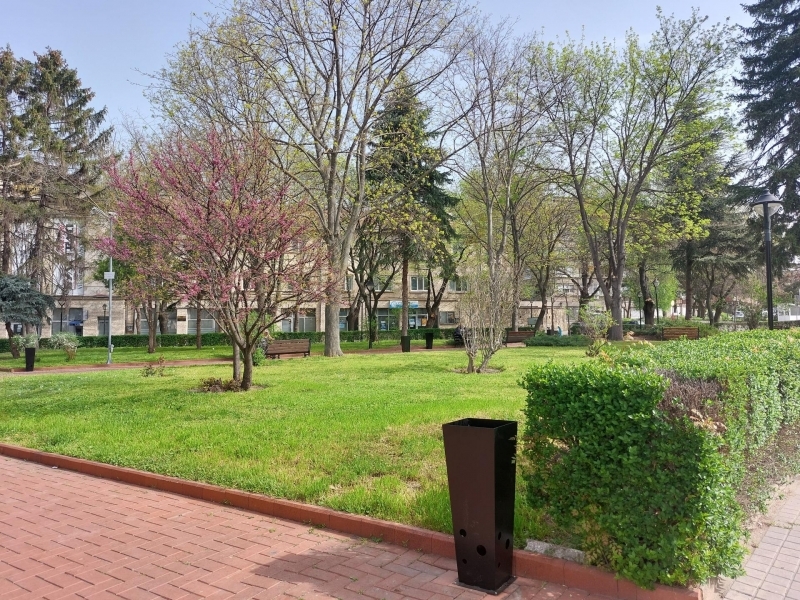 В Свищов започна подготовката на паркове и градини за пролетно-летния сезон 