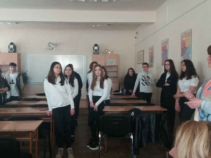 УЧИТЕЛИ ОТ СУ „НИКОЛАЙ КАТРАНОВ“ ПОСЕТИХА ЕЗИКОВАТА ГИМНАЗИЯ В СМОЛЯН 