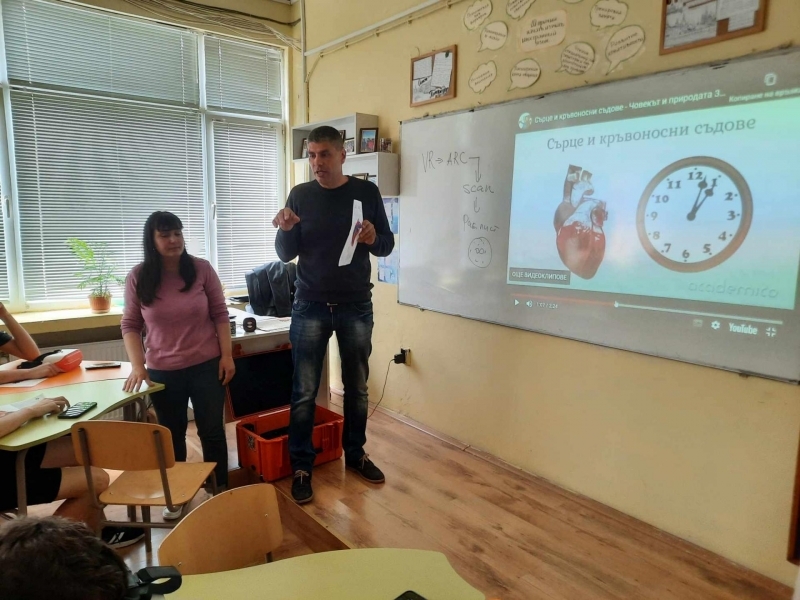 Иновативен урок с очила за виртуална реалност проведоха в Свищовска професионална гимназия