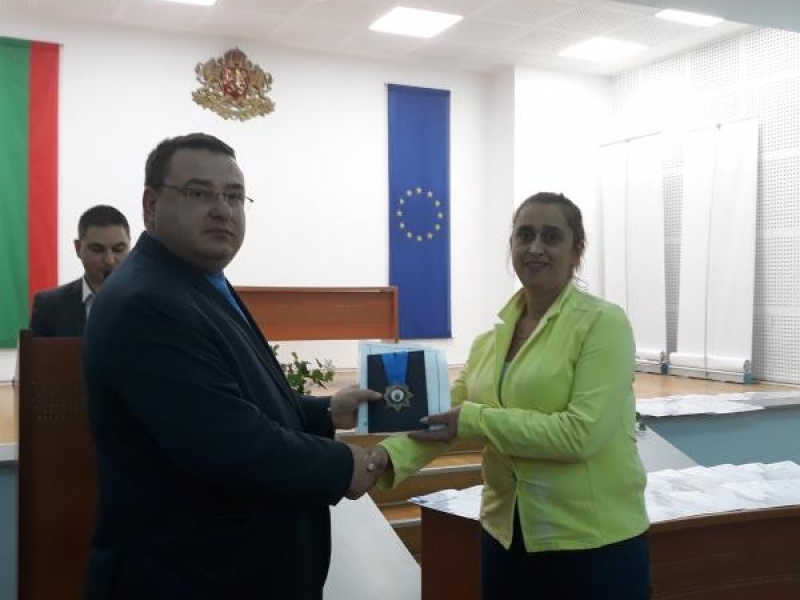 С най-високата степен на почетната награда „За граждански заслуги“ беше удостоен персоналът в COVID-отделението на Свищовската болница
