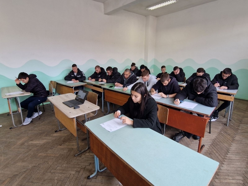 Ученици от ПДТГ "Димитър Хадживасилев" положиха изпит за владеене на чужд език след проведена езикова подготовка по проект