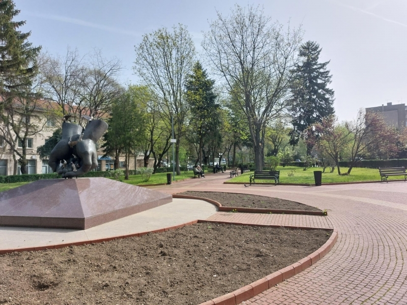 В Свищов започна подготовката на паркове и градини за пролетно-летния сезон 