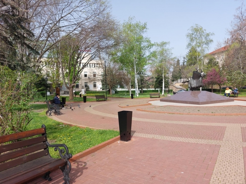 В Свищов започна подготовката на паркове и градини за пролетно-летния сезон 