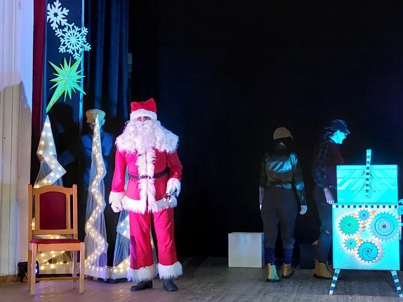 Коледна магия за най-малките: общинското ръководство зарадва децата в община Свищов 