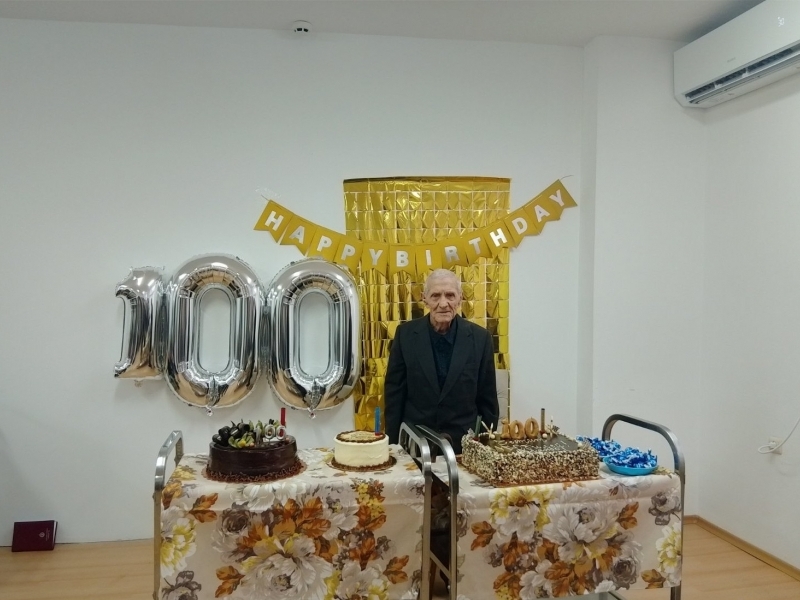 Столетникът Блажо Стоилов Георгиев отпразнува своя юбилей обграден с много внимание в ДСХ "Мария Луиза"