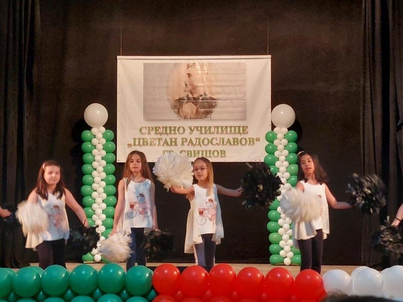 С поредица от събития СУ „Цветан Радославов“ в град Свищов отбеляза 160 години от рождението на своя патрон  