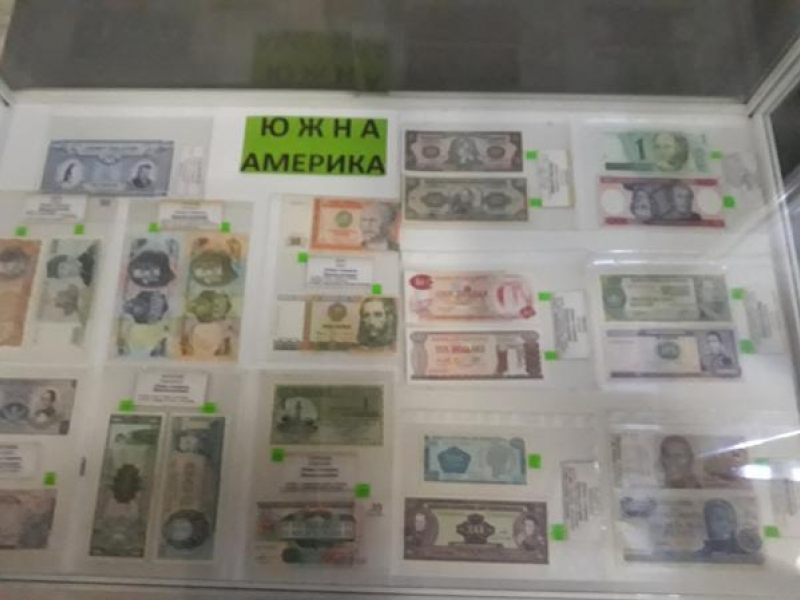 Уникална колекция от 401 банкноти представи колекционер в Свищов