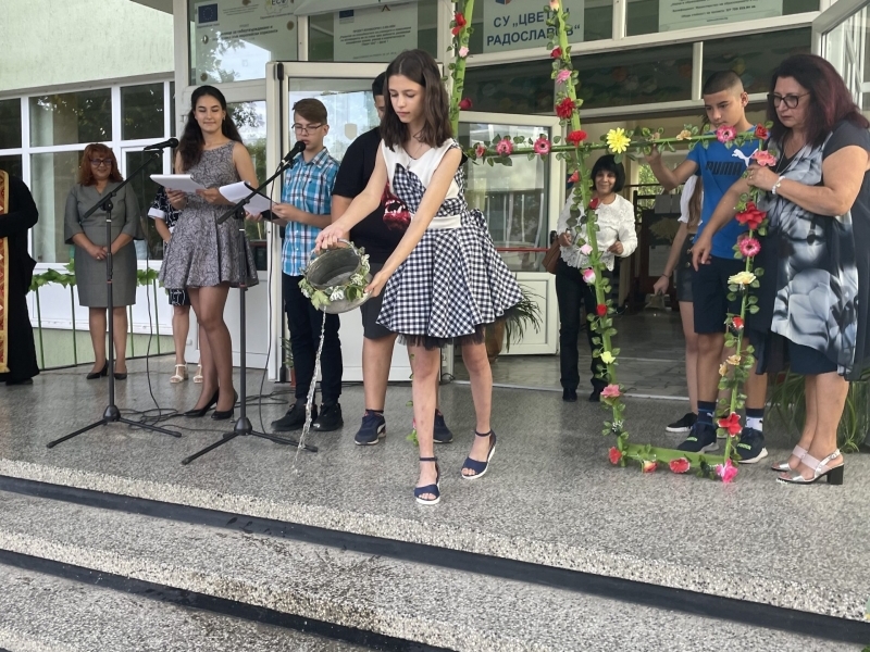 ЧЕСТИТ ПЪРВИ УЧЕБЕН ДЕН! 