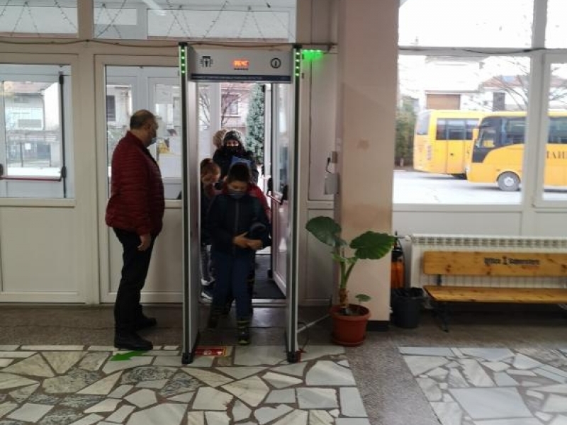 СУ „Димитър Благоев“ – гр.Свищов предприе решителни действия за безупречна дезинфекция 