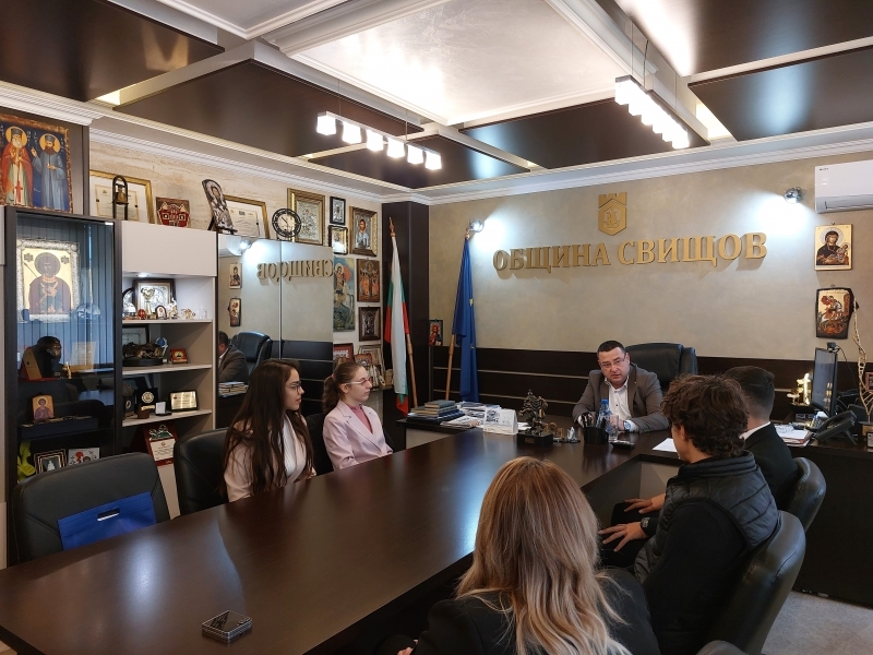 С подкрепата на Младежки център в Свищов бе реализирана инициативата „МЕНИДЖЪР ЗА ЕДИН ДЕН“