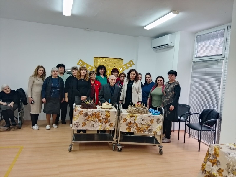 Столетникът Блажо Стоилов Георгиев отпразнува своя юбилей обграден с много внимание в ДСХ "Мария Луиза"