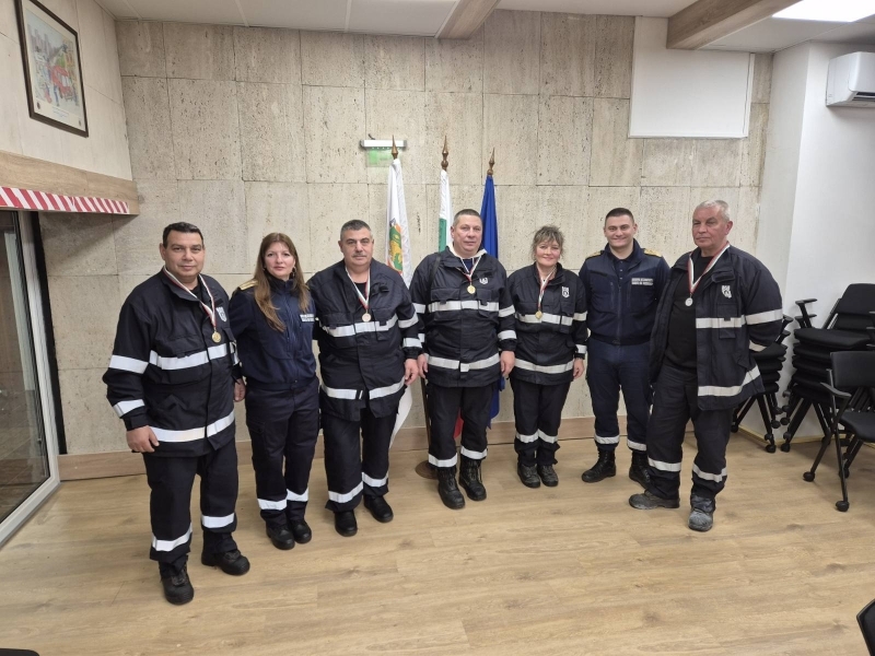 Кметът Генчо Генчев и Доброволното формирование при Община Свищов с отличия по повод Международния ден на доброволеца – 5 декември 