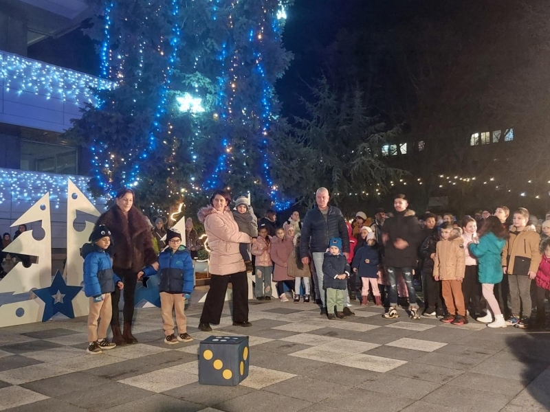 Коледните светлини грейнаха в  Свищов 