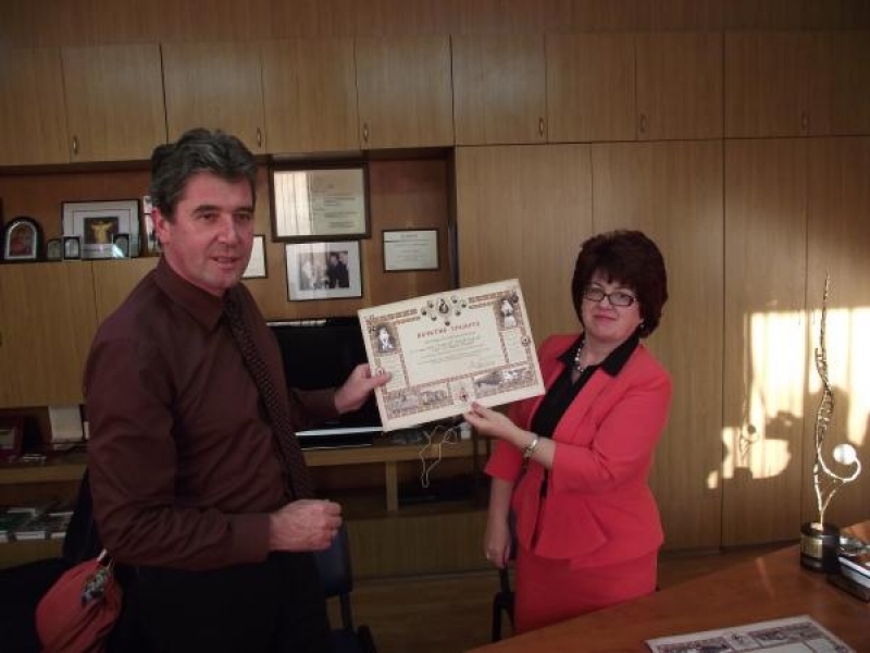 Кметът Благов получи  почетна грамота от БЧК