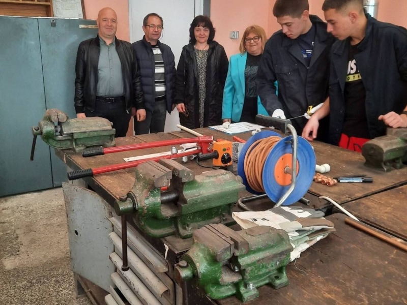 Ученици от Свищовска професионална гимназия „Алеко Константинов“ се класираха за националния финален кръг на състезанието „Най-добър млад инсталатор“ 