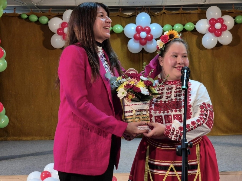 Младата фолклорна певица Деница Банкова направи вълнуващ концерт в Свищов