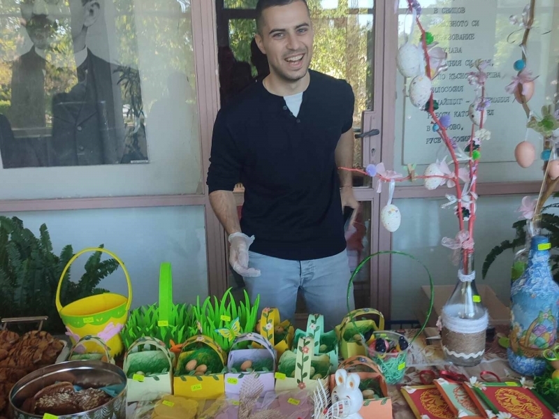 „Благотворителен Великденски базар“ организираха в  СУ „Цветан Радославов“ – Свищов 