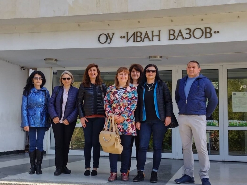 УЧИТЕЛИ ОТ СУ „НИКОЛАЙ КАТРАНОВ“ ПОСЕТИХА ЕЗИКОВАТА ГИМНАЗИЯ В СМОЛЯН 