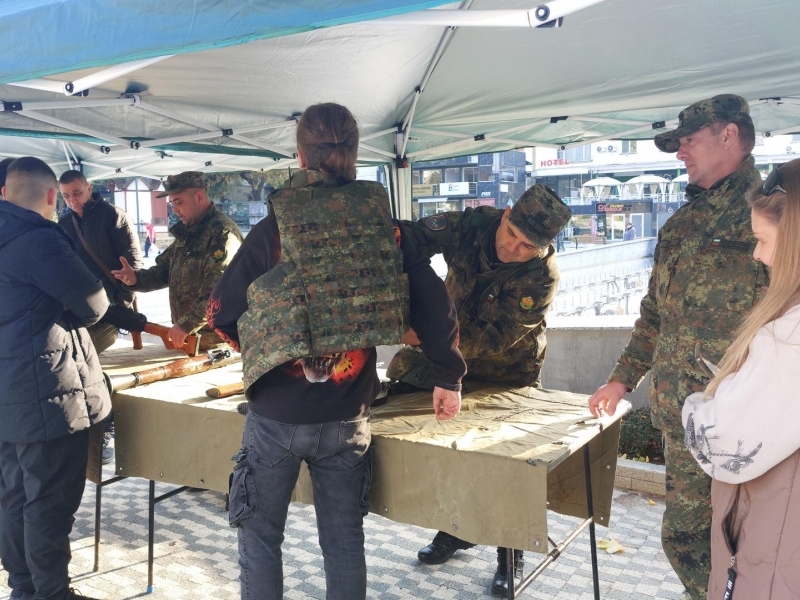  В Свищов се проведе кампания за популяризиране на военната професия и привличане на млади хора в нея 