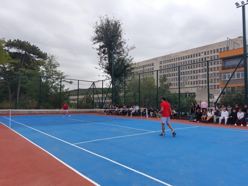В СУ "Димитър Благоев" официално бяха открити нова спортна площадка и STEM център 