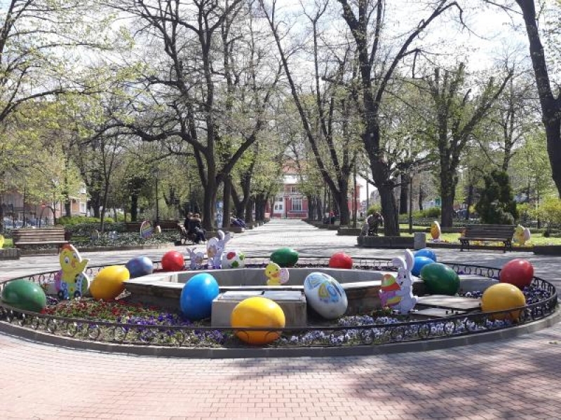 В навечерието на Великденските празници пъстра украса зарадва жителите на Свищов