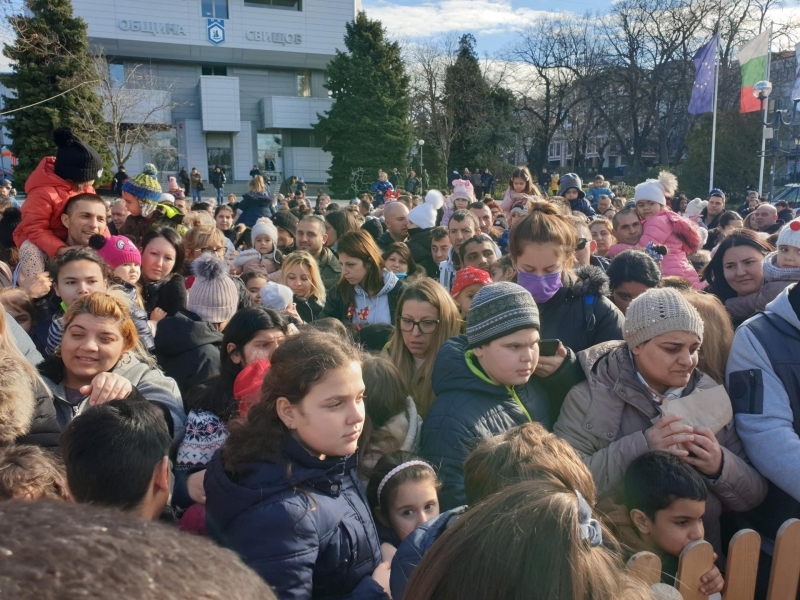 Коледният дух завладя Свищов.
