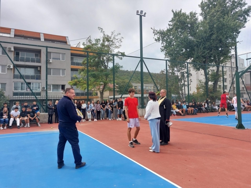 В СУ "Димитър Благоев" официално бяха открити нова спортна площадка и STEM център 