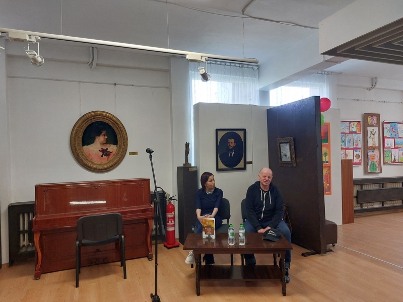 Книгата „Заведи ме вкъщи“ на писателя Михаил Вешим бе представена в Свищов 