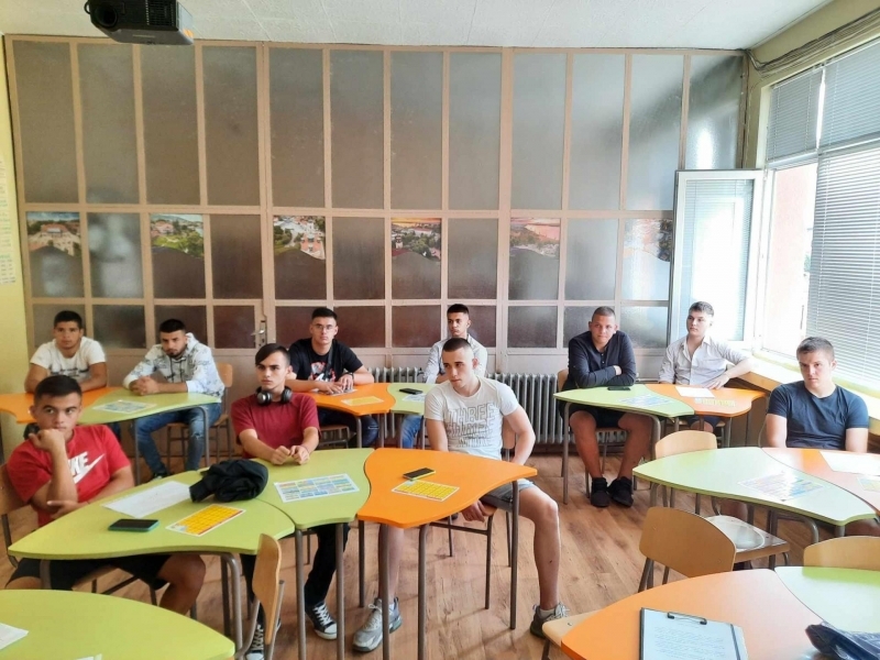 В първия учебен ден работодатели се срещнаха с ученици от СПГ „Алеко Константинов“ 