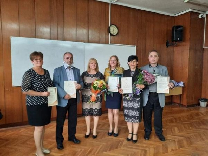 Петима педагози от Свищовска професионална гимназия бяха удостоени с награди от РУО – Велико Търново