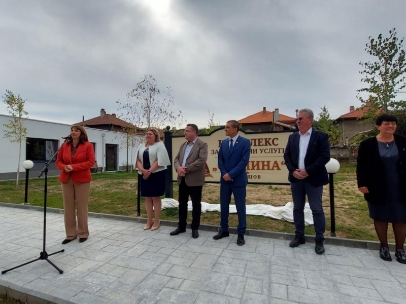 Министърът на труда и социалната политика Наталия Ефремова откри три нови социални услуги в Свищов 