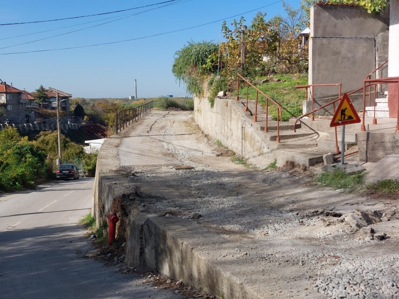 Започна последният етап от аварийния ремонт на ул. "Подполк. Емануил Чакъров" в град Свищов