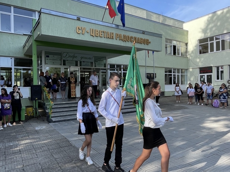 ЧЕСТИТ ПЪРВИ УЧЕБЕН ДЕН! 