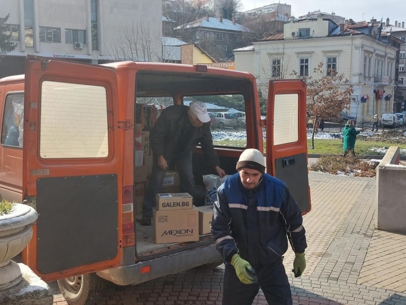 За броени часове жителите на Свищов събраха и изпратиха бус с продукти от първа необходимост за бедстващите турски граждани 